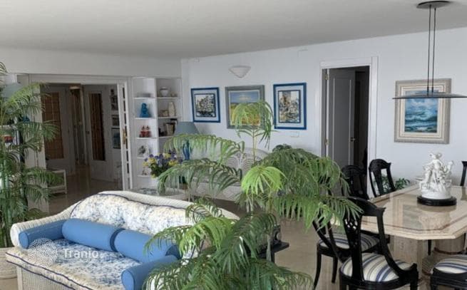 3-Bedroom Beachfront Apartment with Shared Pool in Benidorm, photo 2