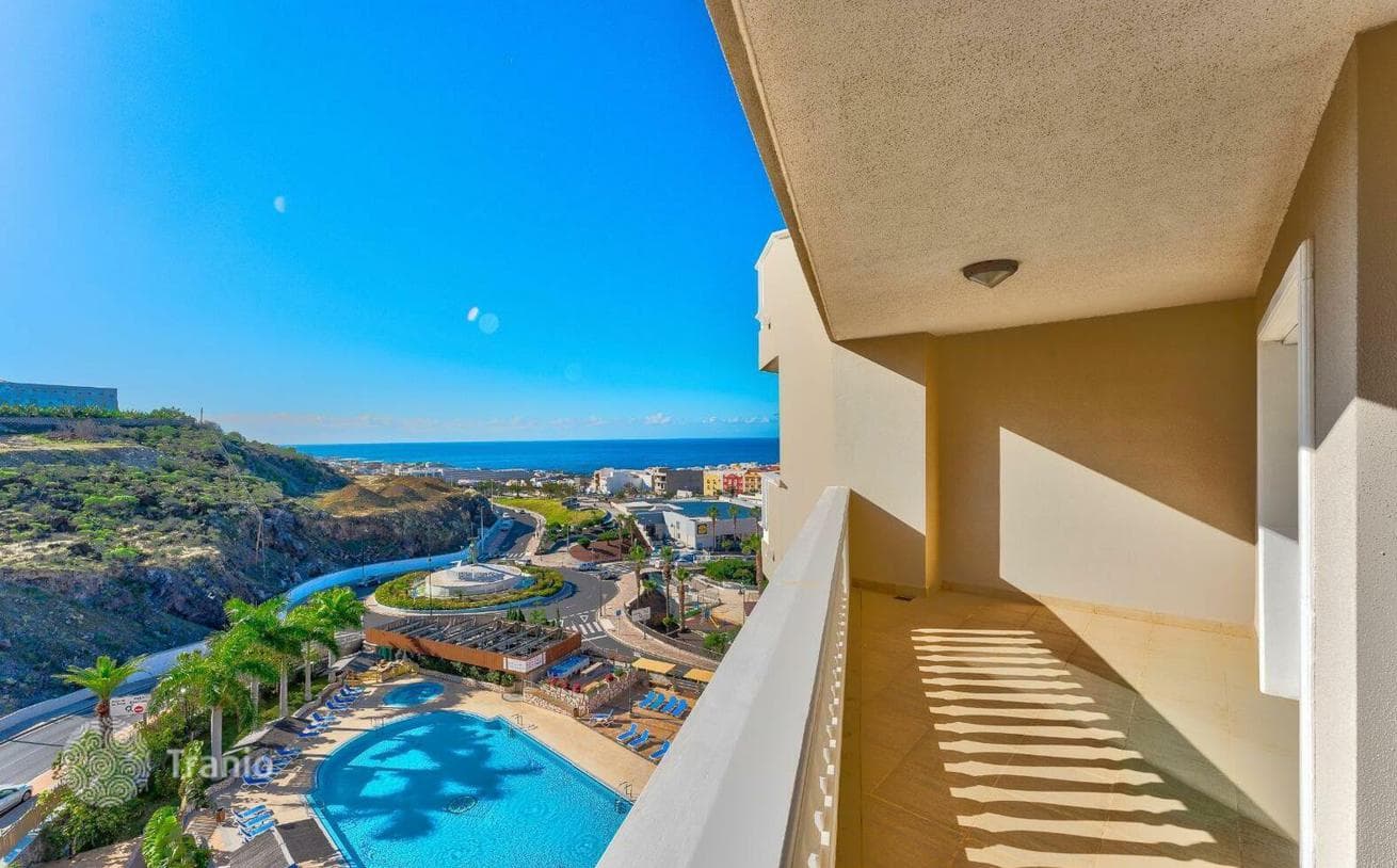 2-Bedroom Penthouse with Roof Terrace in Acantilado de los Gigantes