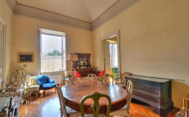 6-Bedroom Apartment with Trevi Fountain Views in Rome, photo 3