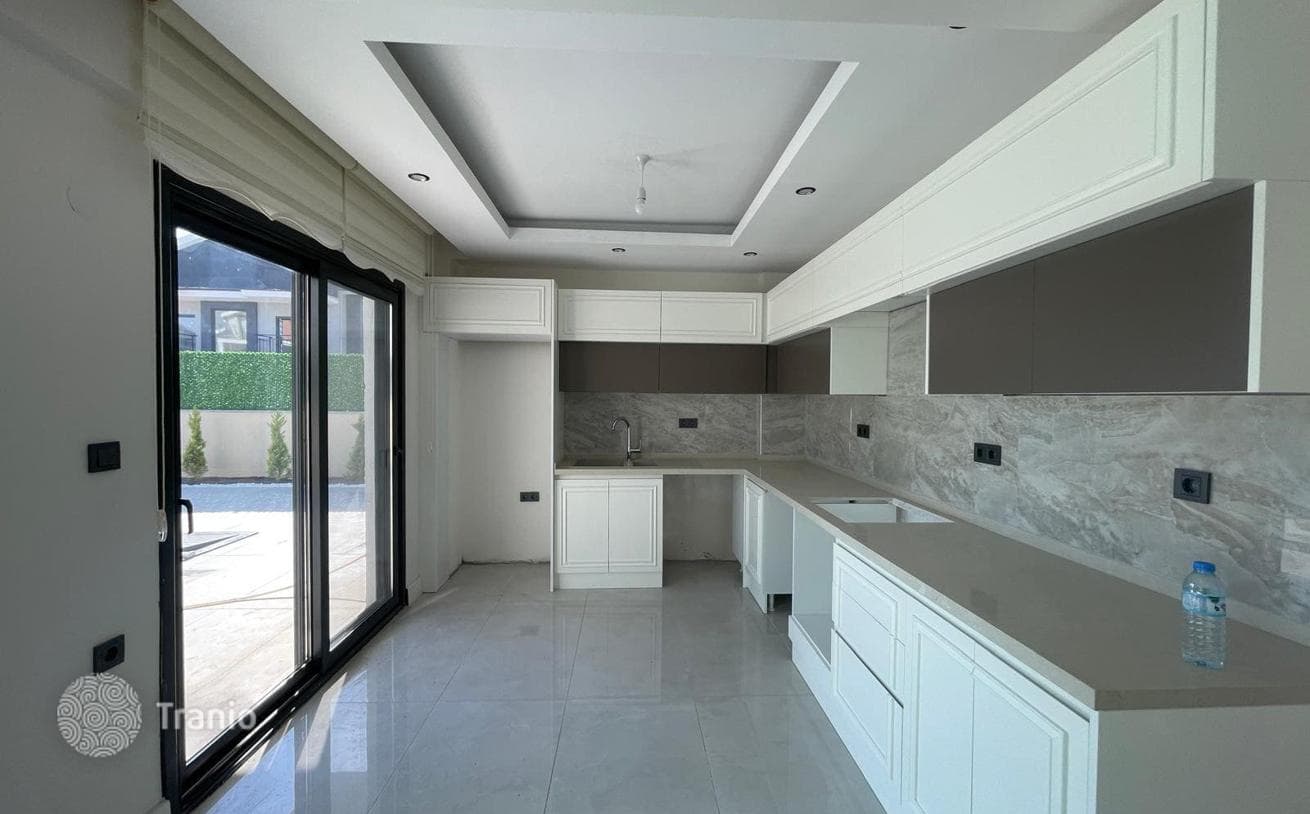 Жизнь у моря: вилла 4+1 с панорамными окнами и бассейном, фото 3