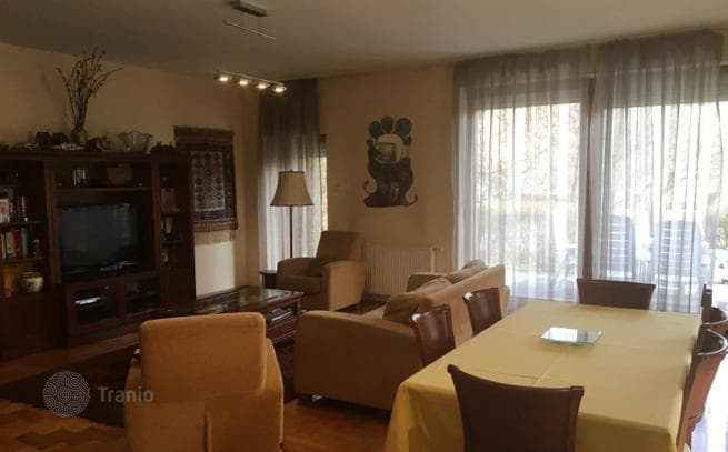 3-Bedroom Apartment with Terrace and Garden Access in District II, Budapest, photo 3