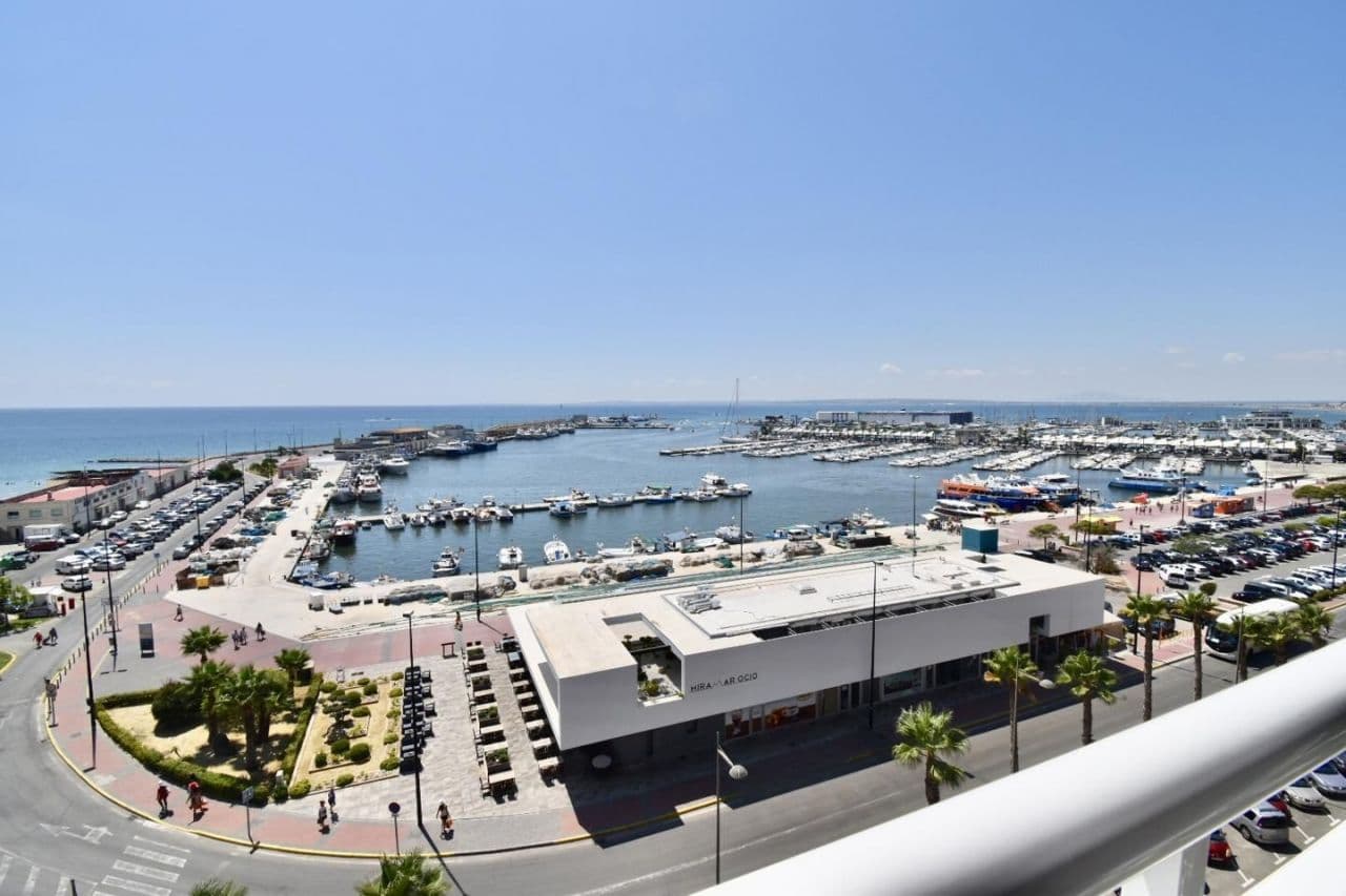 2-Bedroom Apartment in Santa Pola, photo 2