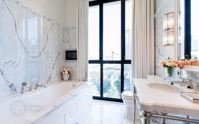 2-Bedroom Condo in Pathum Wan, Bangkok, photo 2