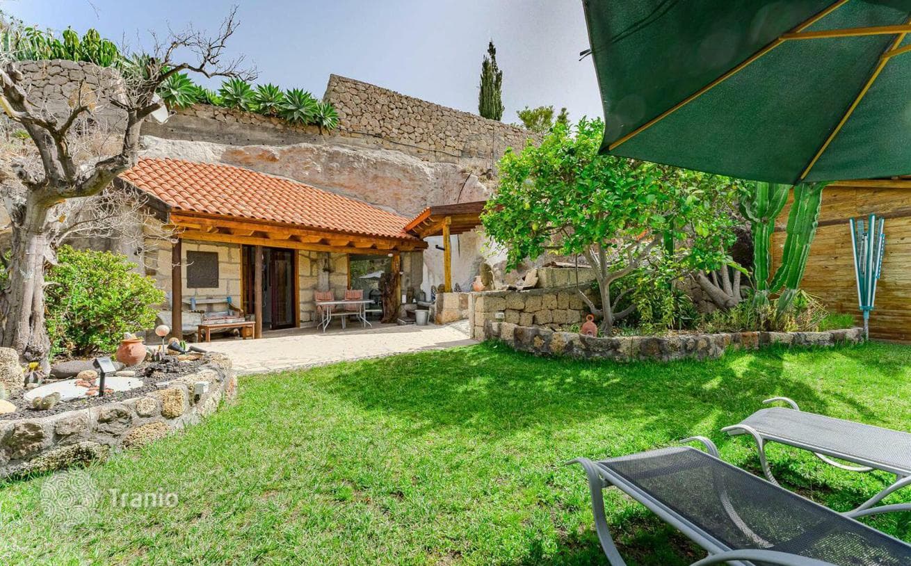 3-Bedroom Villa with Landscaped Gardens and 2 Guest Apartments in Villa de Arico, Tenerife, photo 2