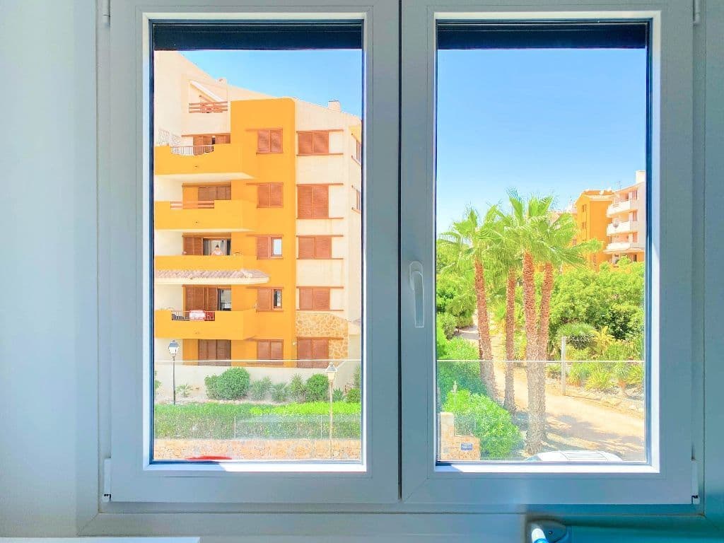 2-Bedroom Apartment in Punta Prima, photo 5