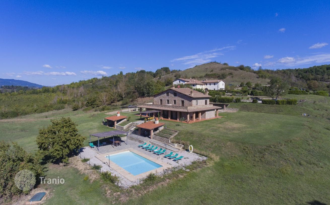Estate with Extensive Land, Pool and Spa in Reggello, Tuscany, photo 2