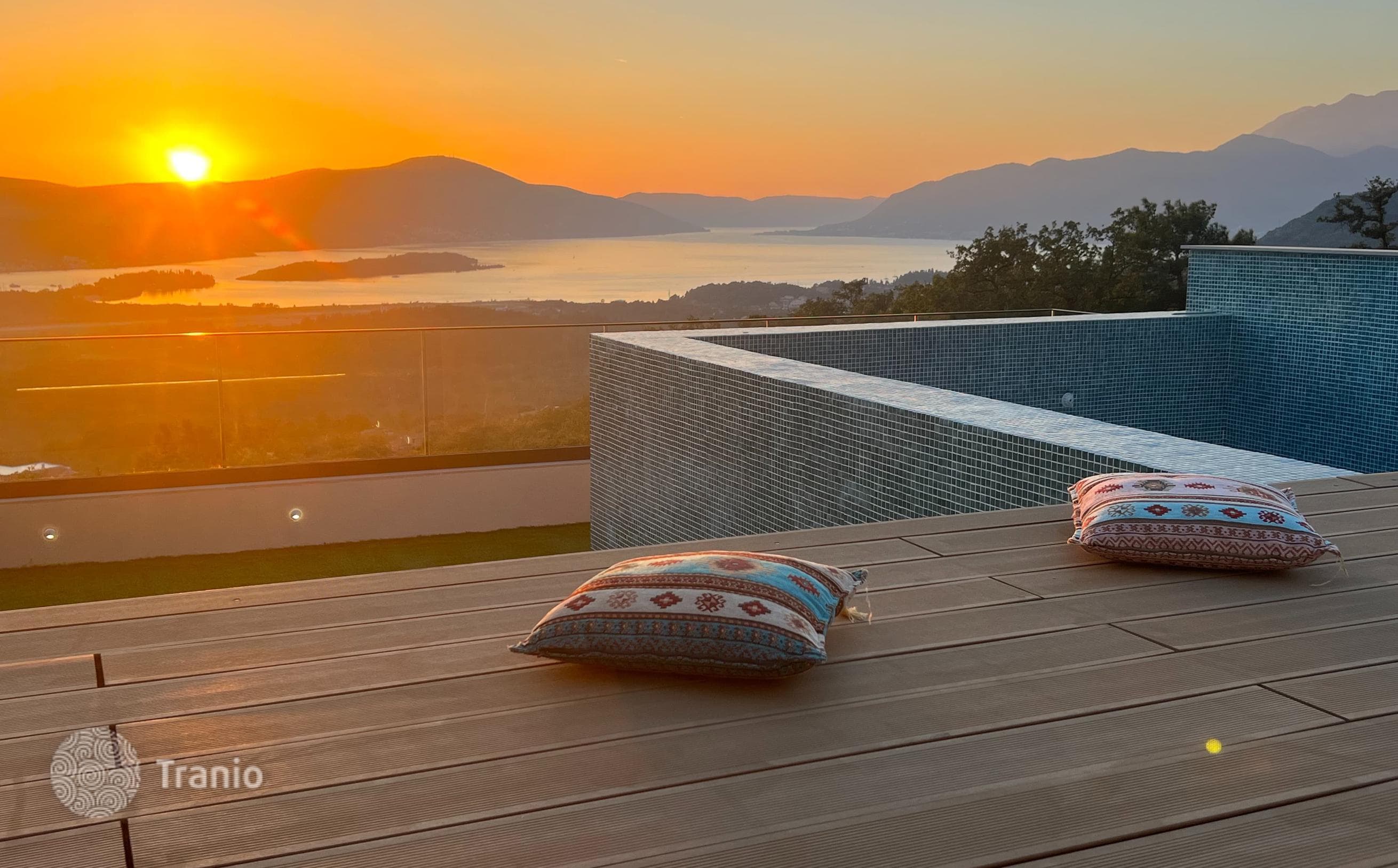 2-Bedroom Villa with Panoramic Sea Views and Roof Pool in Kotor, photo 2