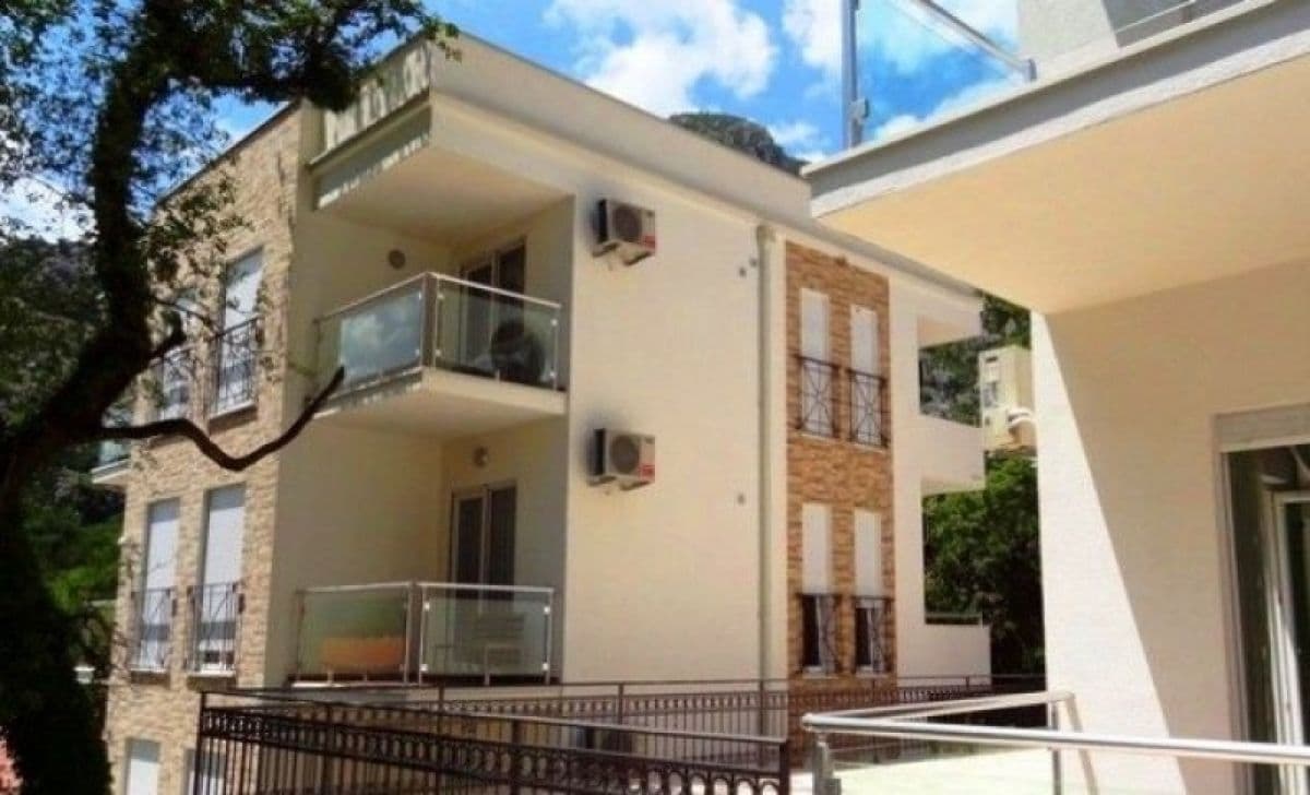 2-Bedroom Apartment in Orahovac, Montenegro