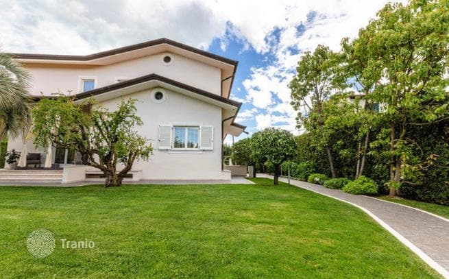 3-Bedroom Villa 600–700 m from the Sea in Forte dei Marmi, Tuscany, photo 4
