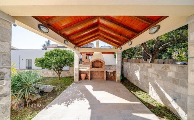 5-Bedroom Villa with Garage and Courtyard in Radovici, Montenegro, photo 3