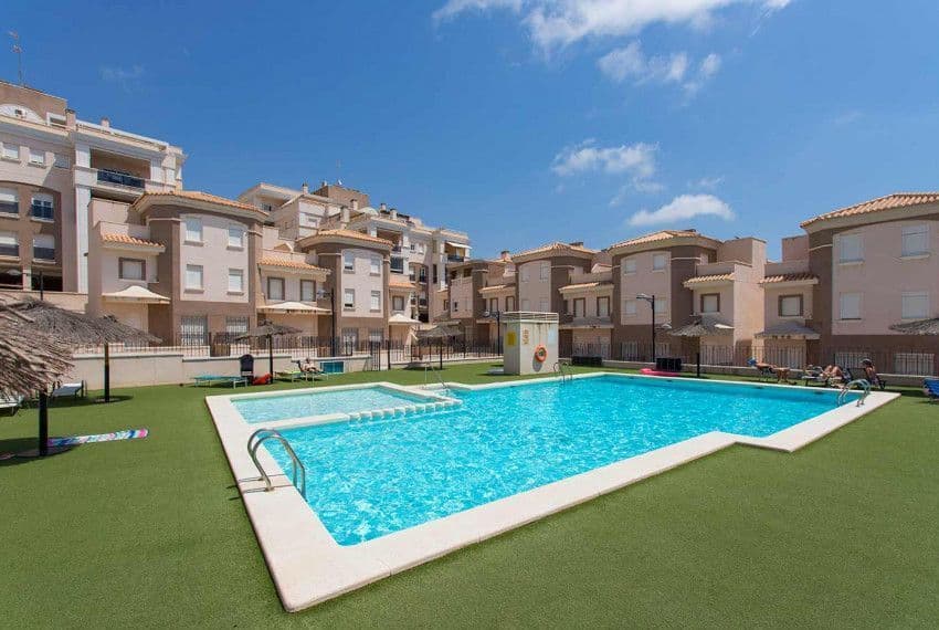 2-Bedroom Apartment in Santa Pola, photo 2
