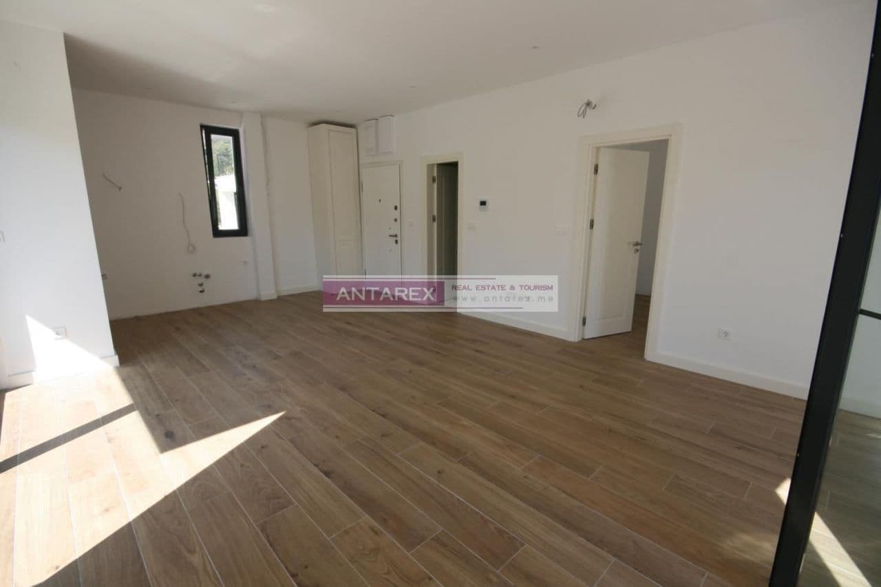 Apartment in Lastva, Montenegro, photo 5