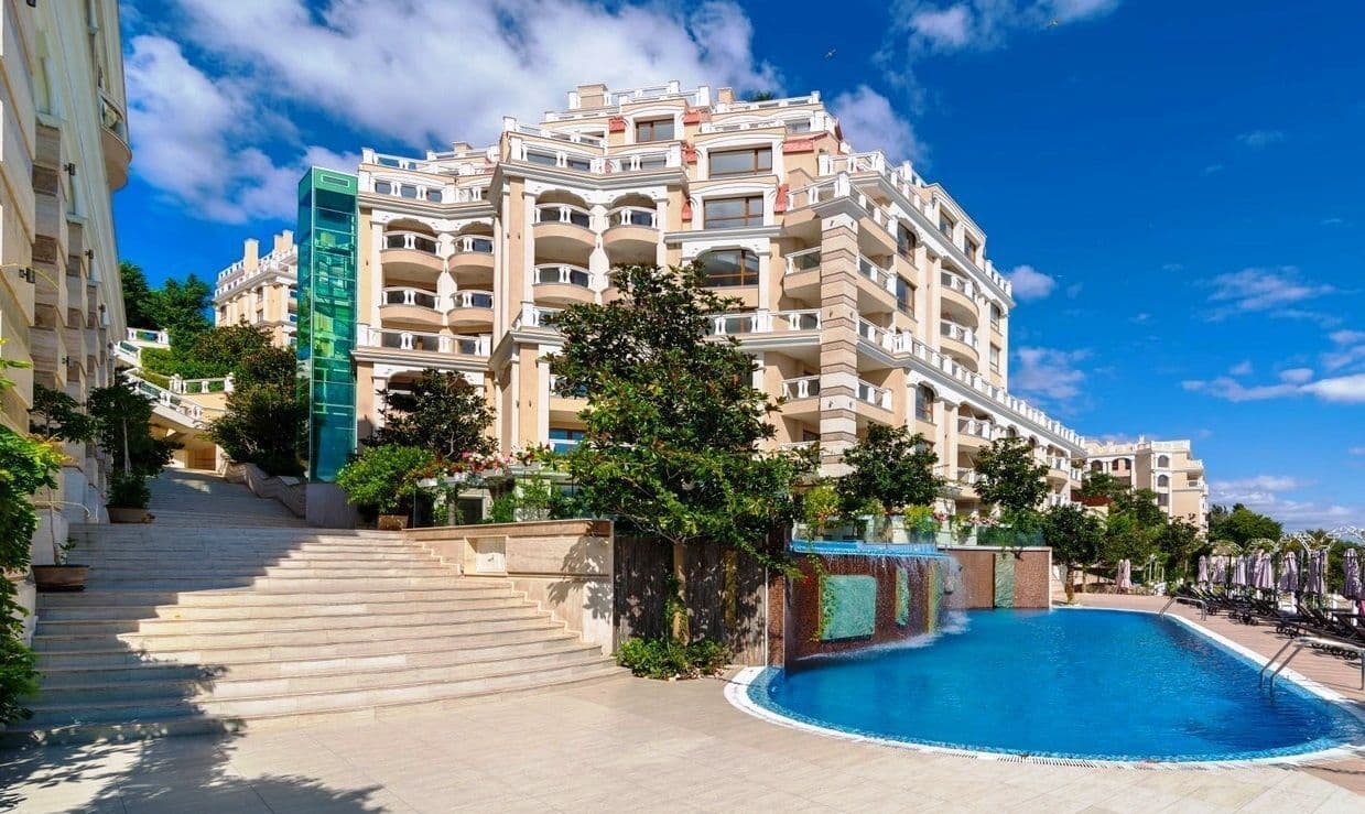 1-Bedroom Apartment with Sea View in Varna, photo 5