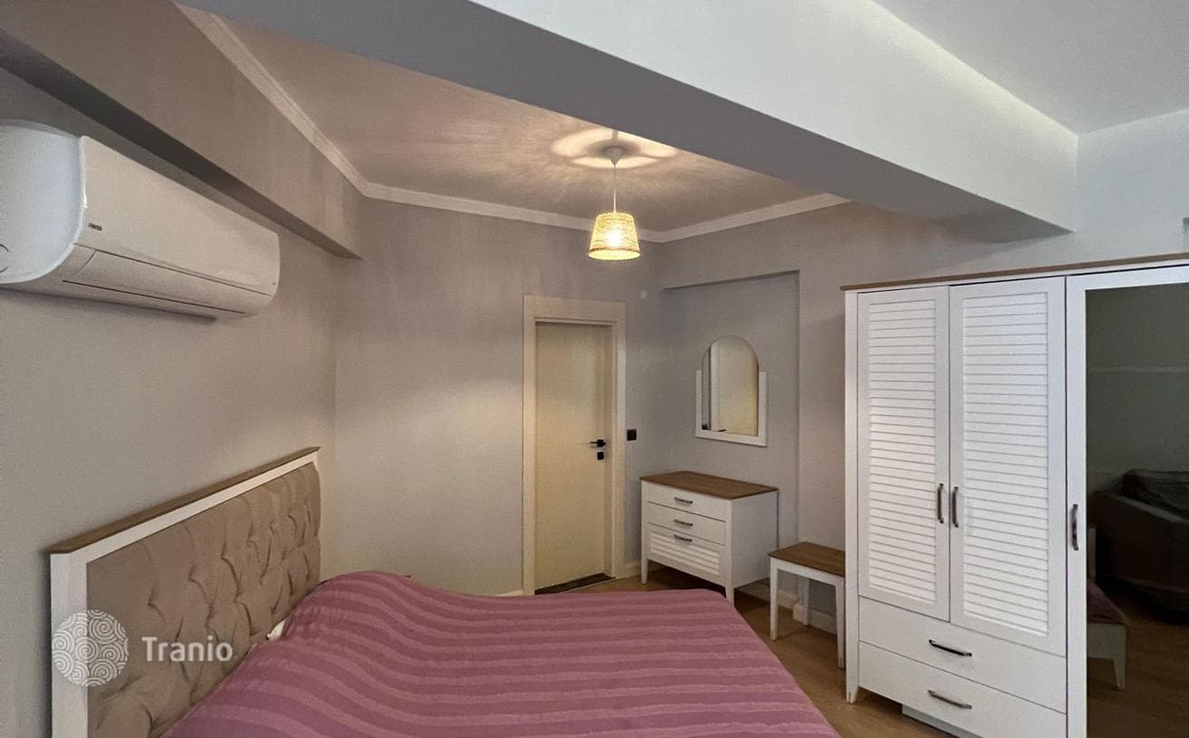 Modern Apartment with Balcony Near the Waterfront, photo 4