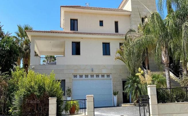 5-Bedroom Villa with Private Pool in Germasoyia, Limassol, photo 4