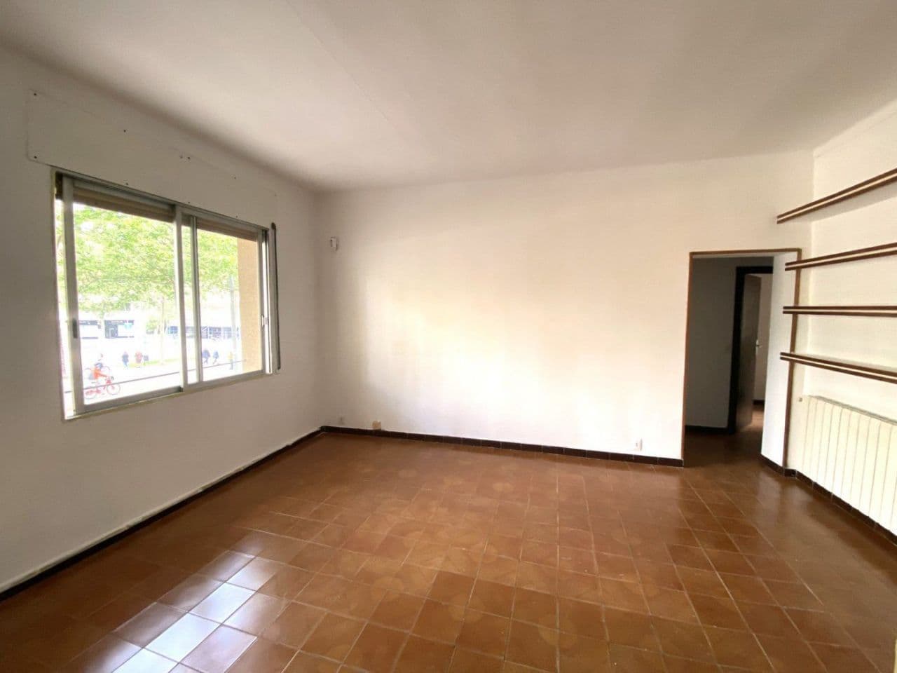 2-Bedroom Apartment in Barcelona, photo 2