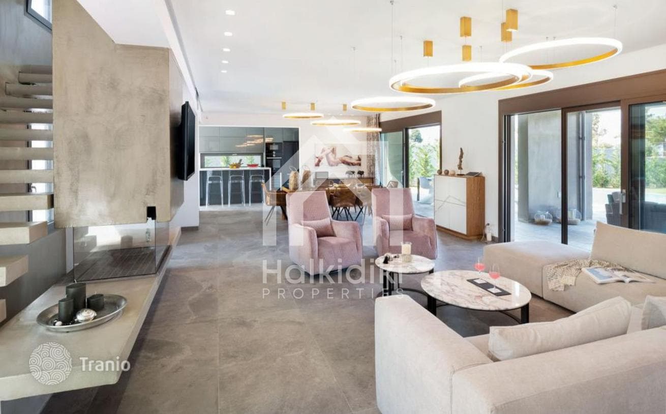 4-Bedroom Villa with 1,663 m² in Halkidiki, Greece