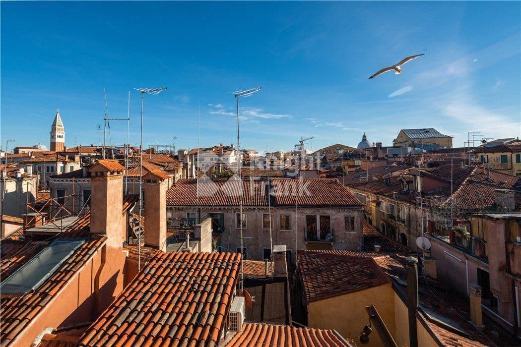 2-Bedroom Apartment in Venice, photo 3