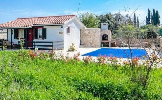 2-Bedroom House with Private Pool and Garden in Šolta