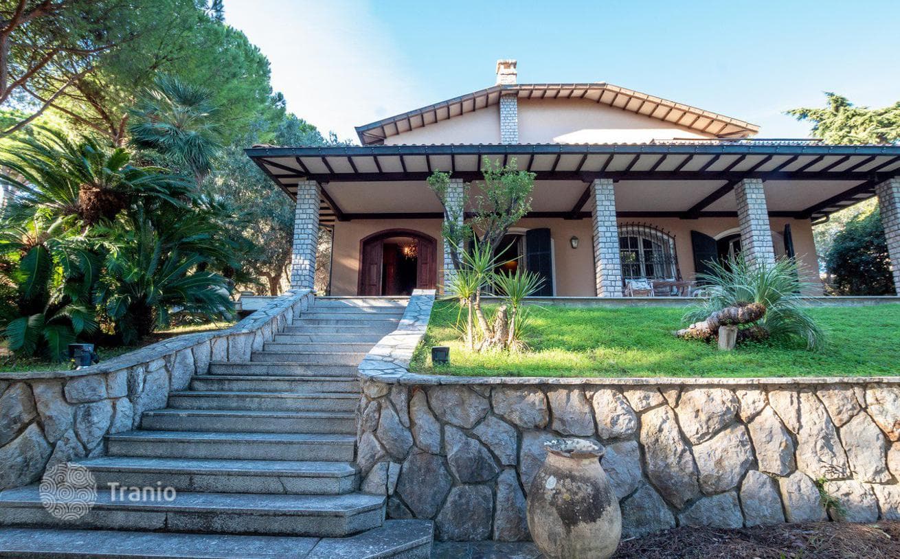 3-Bedroom Villa with Garden and Sea View in Sanremo, photo 2