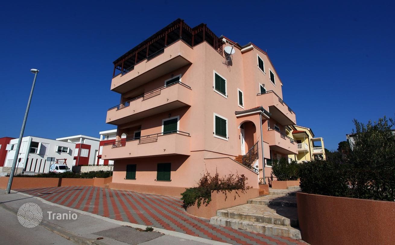 4-Story House with Private Pool and Parking in Zadar