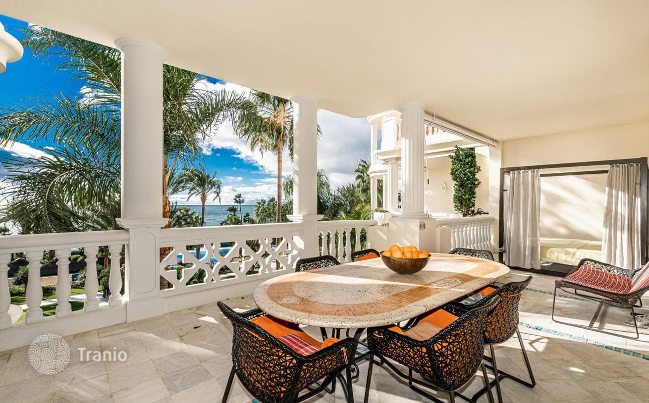 Beachfront Villa with Garden and Sea Views in Marbella, photo 2