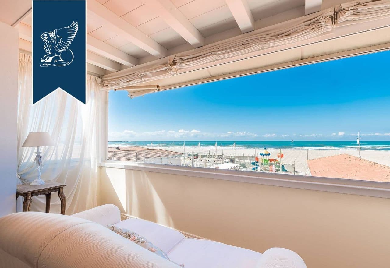 3-Bedroom Apartment in Viareggio, photo 2