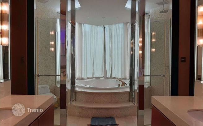 3-комнатные апартаменты в кондо в Банг Раке, Таиланд, фото 2