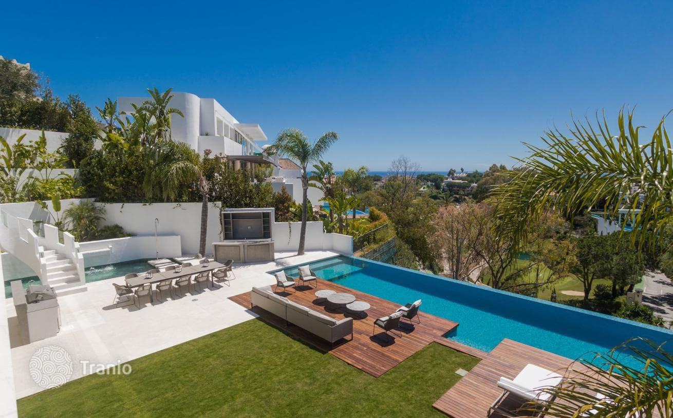 6-Bedroom Villa with Private Pool and Golf Course Views in Benahavís, photo 4