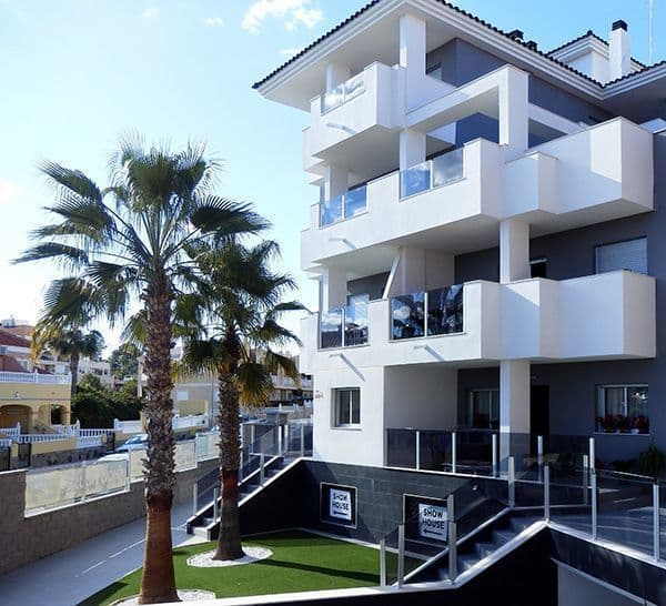 2-Bedroom Apartment in Villamartin, Orihuela Costa, photo 2