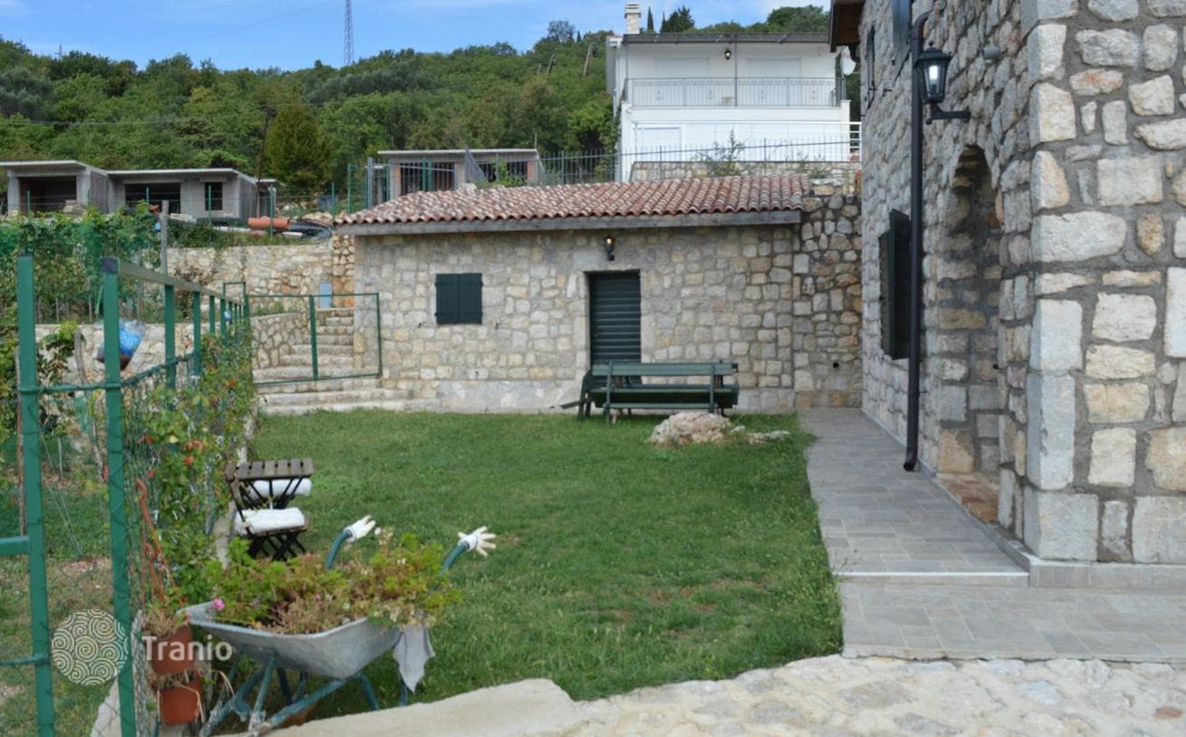 3-Bedroom Villa with Private Pool and Vineyard in Bar, Montenegro, photo 5