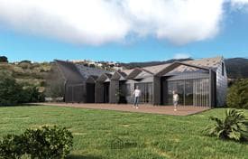 3-Bedroom Villa with Pool and Sea View in Caleta, photo 5