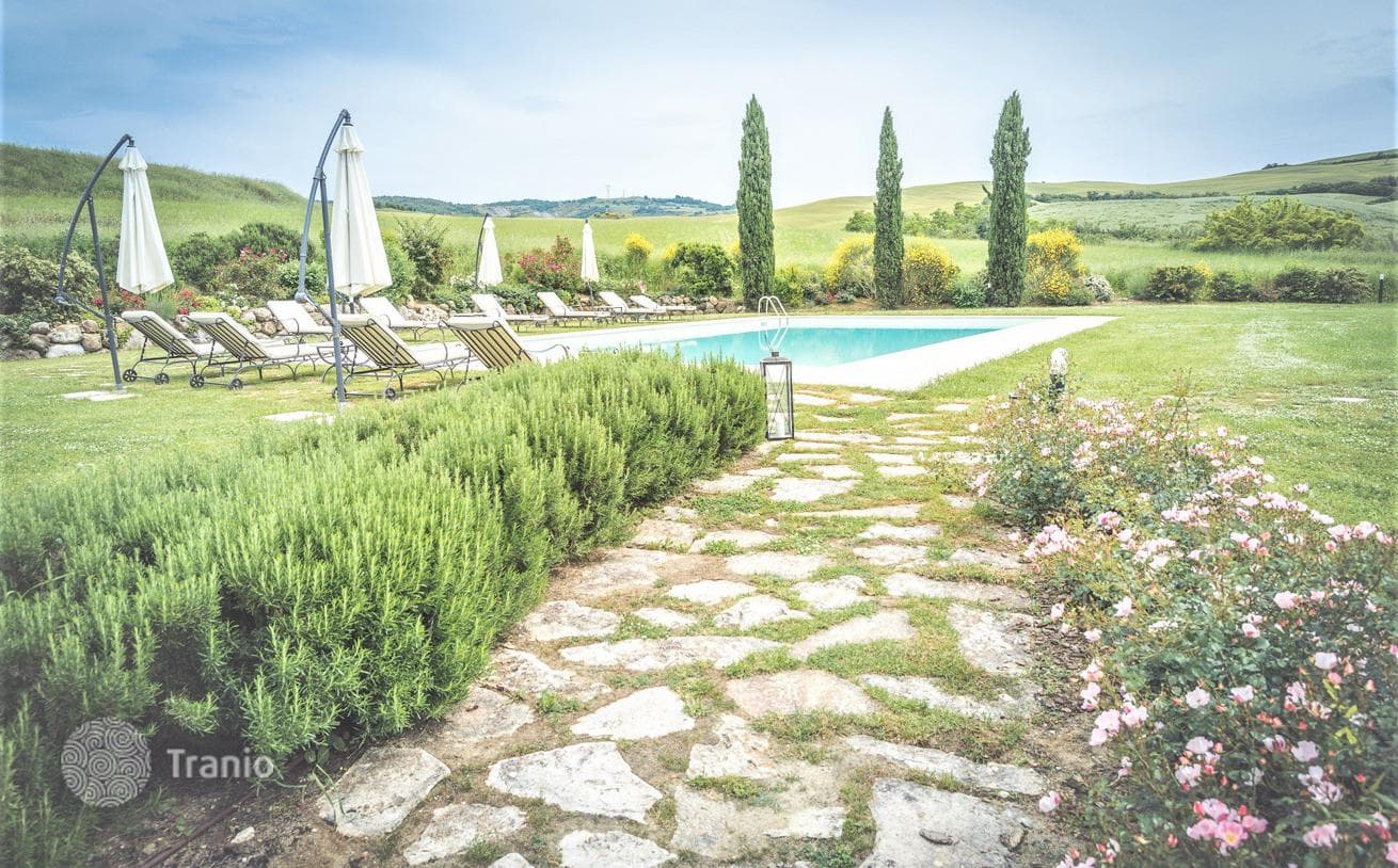 Farmhouse with Pool and Guest Wing in Castelnuovo d'Orcia, Siena, photo 2