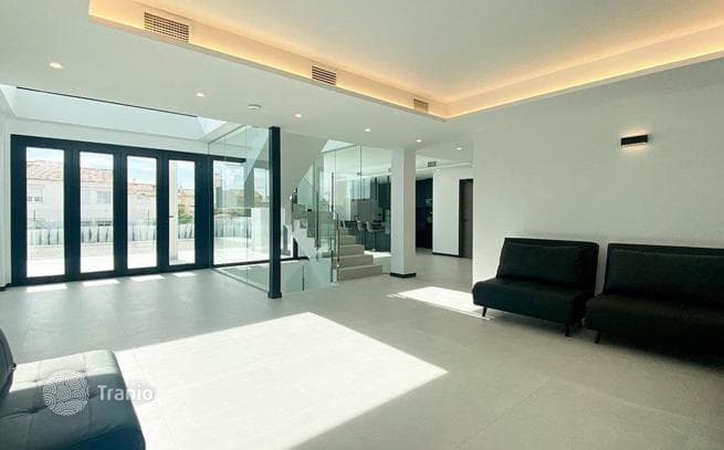 3-Bedroom Villa with Private Pool and Sea View in Torrevieja