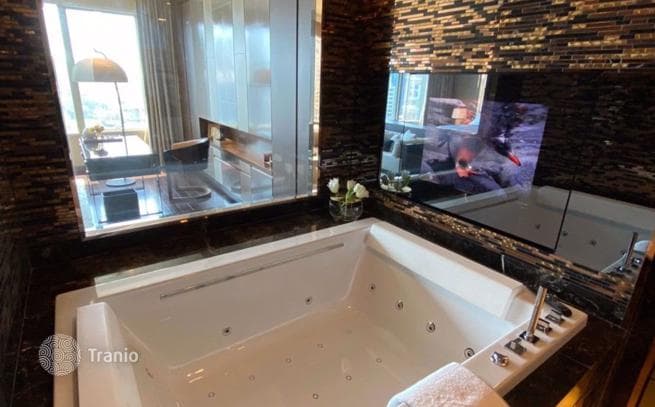 2-Bedroom Condo in Pathum Wan, Bangkok