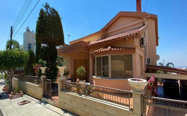 5-Bedroom Villa with Sea and City Views in Limassol, photo 4