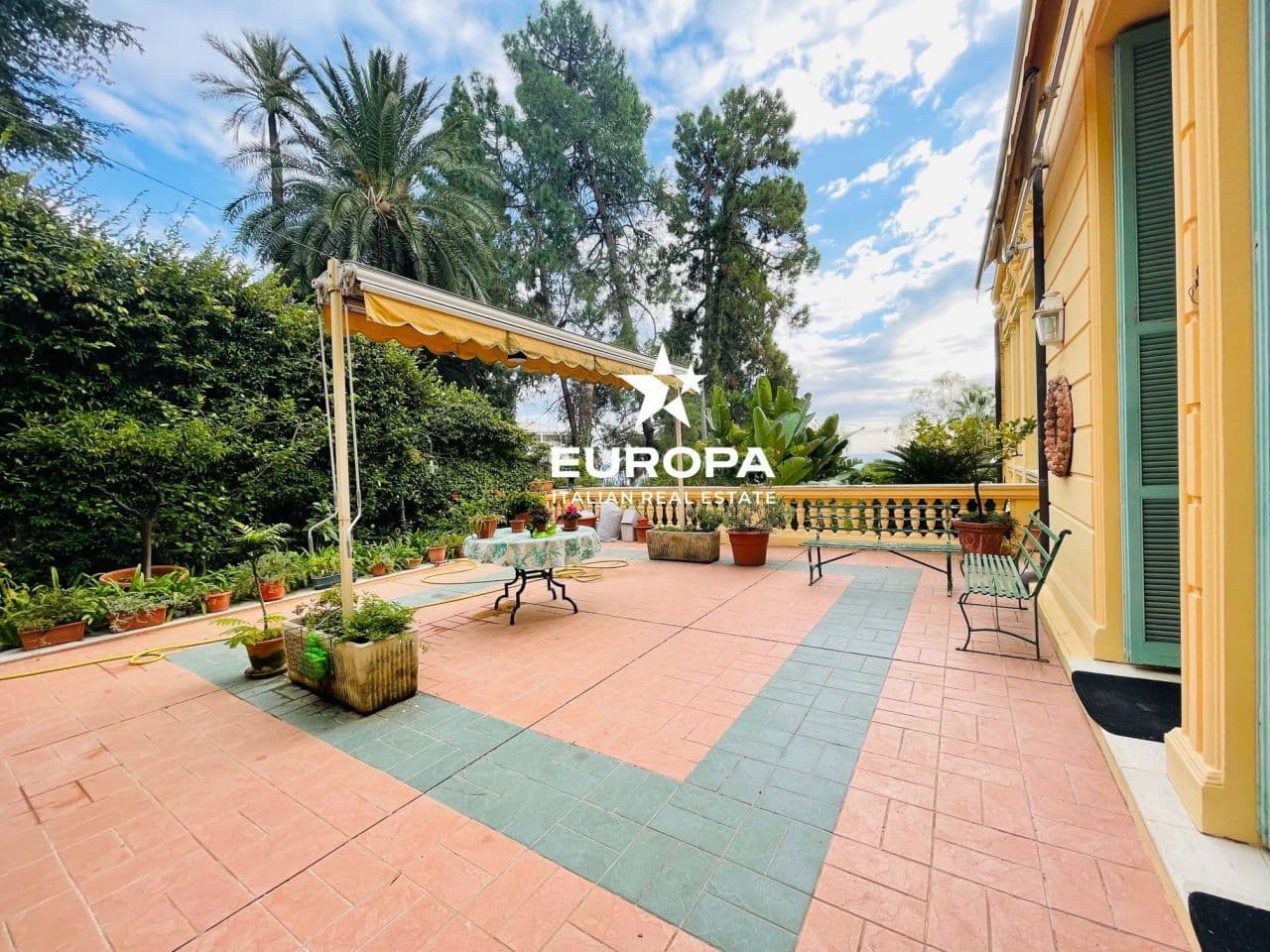 2-Bedroom Apartment in Ospedaletti, photo 3
