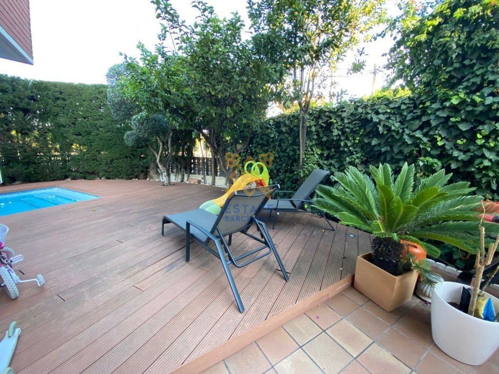 4-Bedroom Townhouse in Barcelona, photo 2