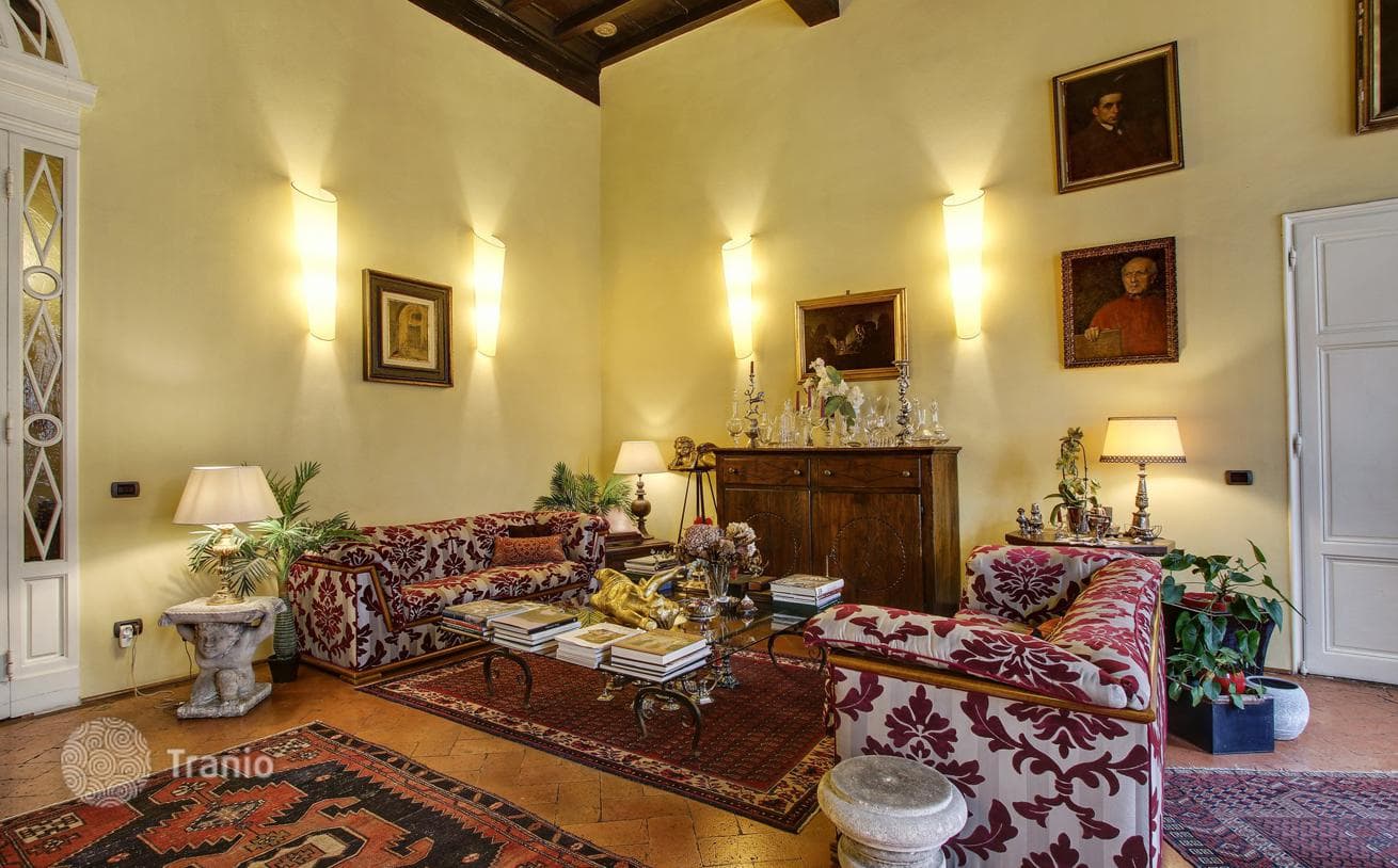 4-Bedroom Apartment in Florence, Italy, photo 2