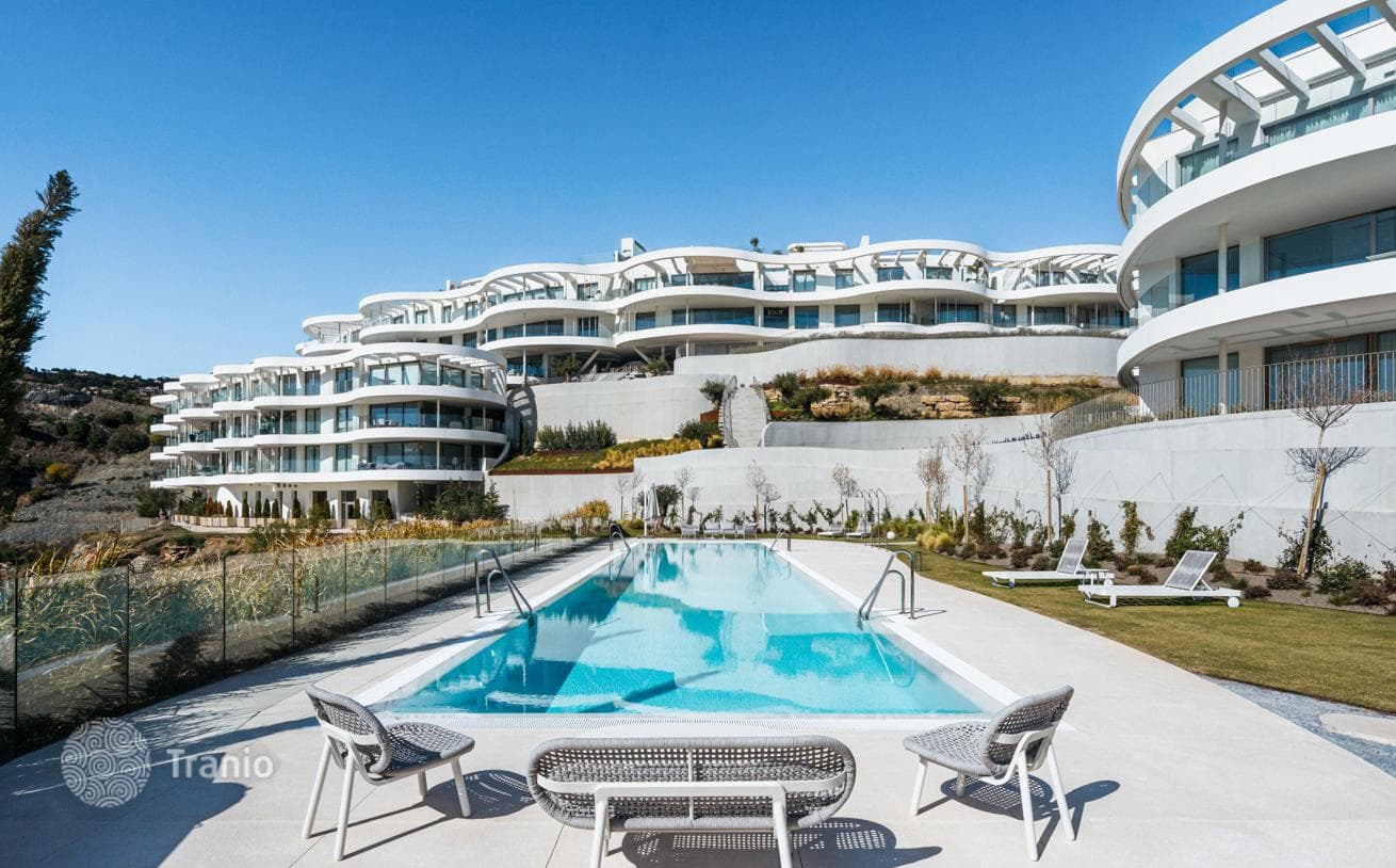 3-Bedroom Ground Floor Apartment in Benahavís