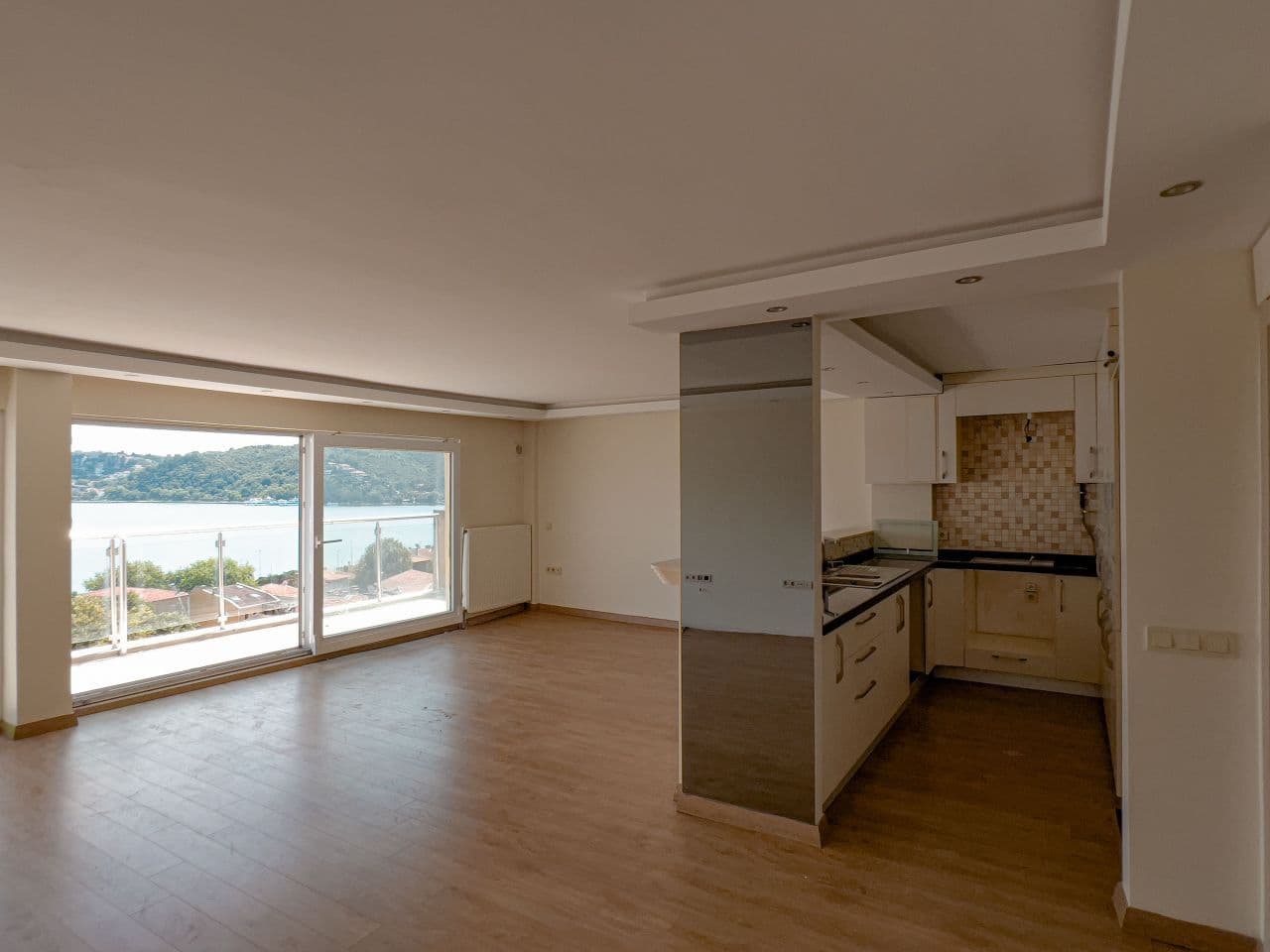 3-Bedroom Apartment in Sariyer, Istanbul, photo 2