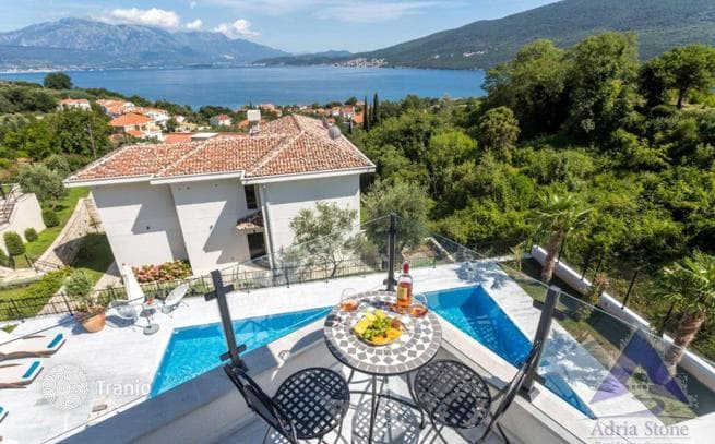 4-Bedroom Villa with Private Pool and Sea View in Herceg Novi