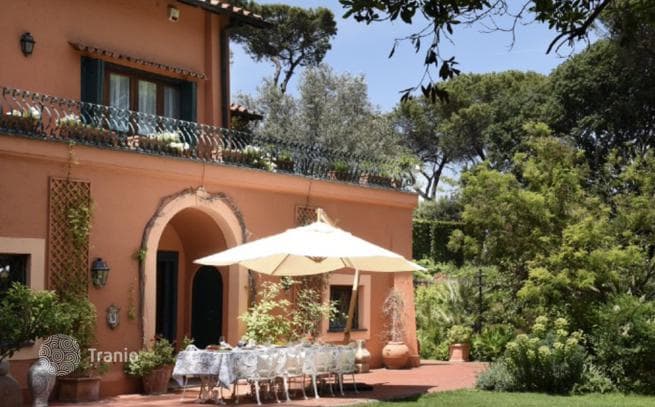 Exclusive Villa with Private Pool and Garden on Appian Way, Rome