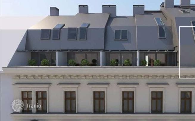2-Bedroom Penthouse in Historic Building, Budapest City Center, photo 4