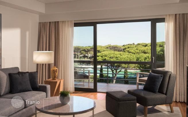 Luxury Apartment with Golf Course in Cascais, Lisbon