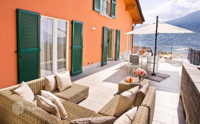 3-Bedroom Villa with Lake Como View and Shared Pool in Sala Comacina
