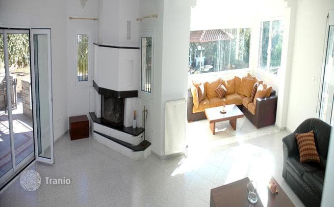 4-Bedroom Villa with Mountain Views in Thermi, Greece