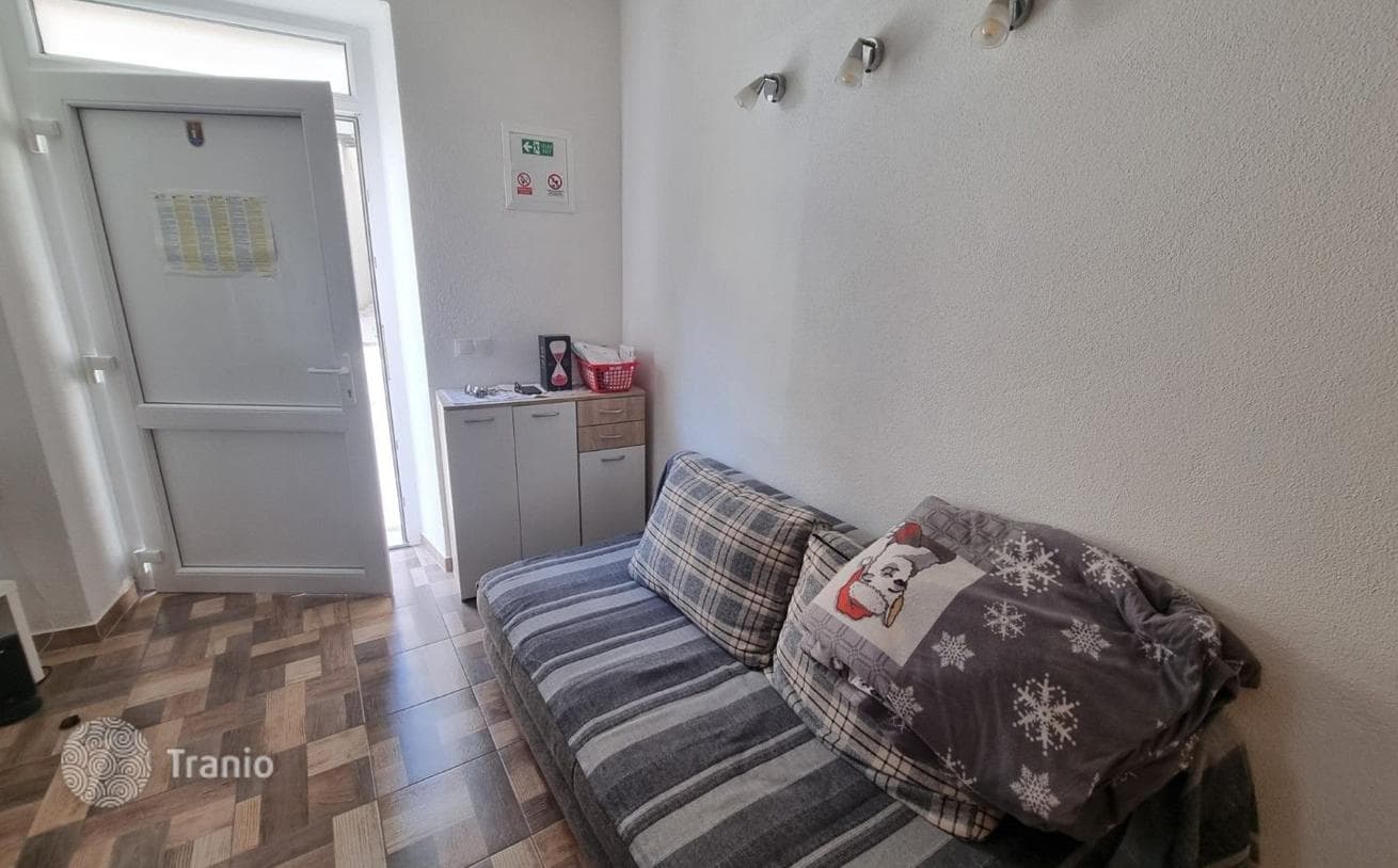 4-Bedroom House in Kastela