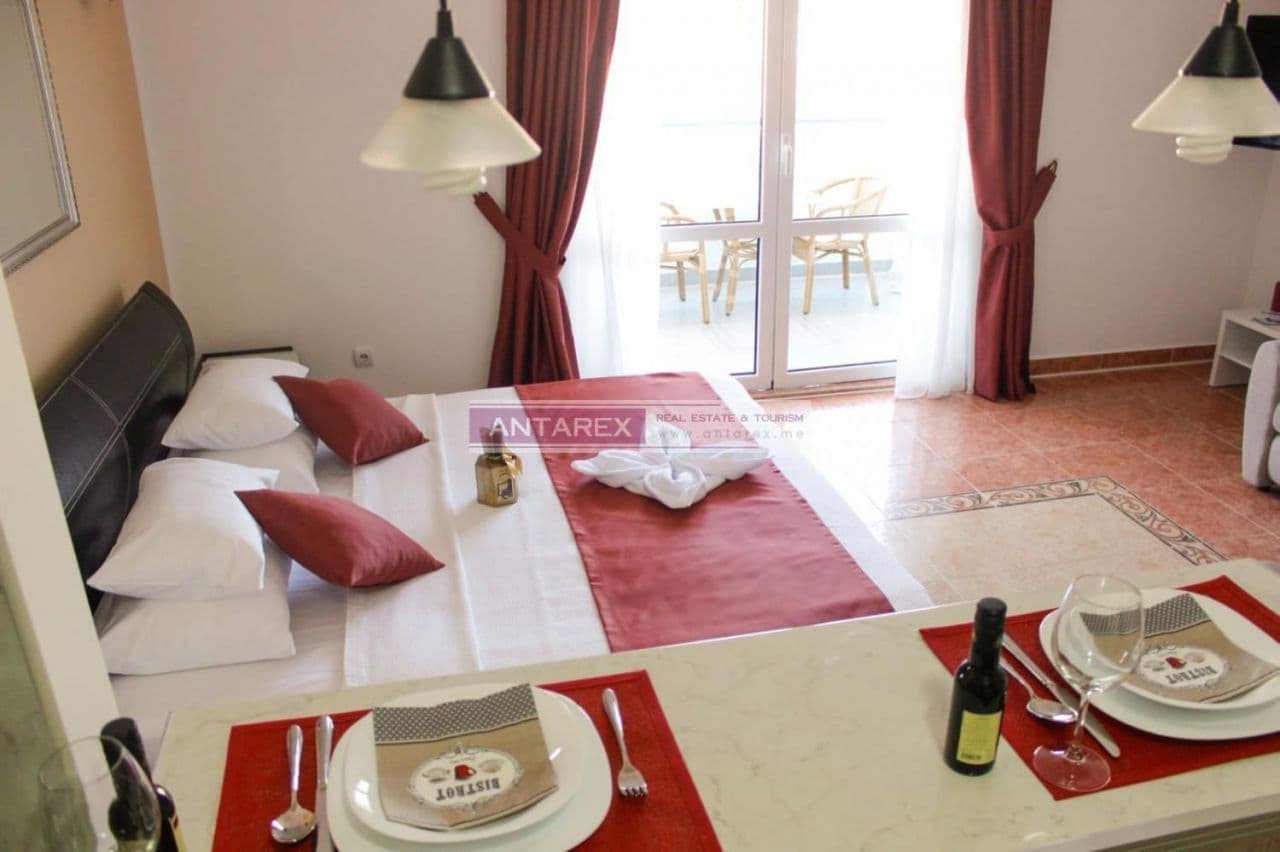 Studio Apartment 300 m from the Beach in Dobrota, photo 2