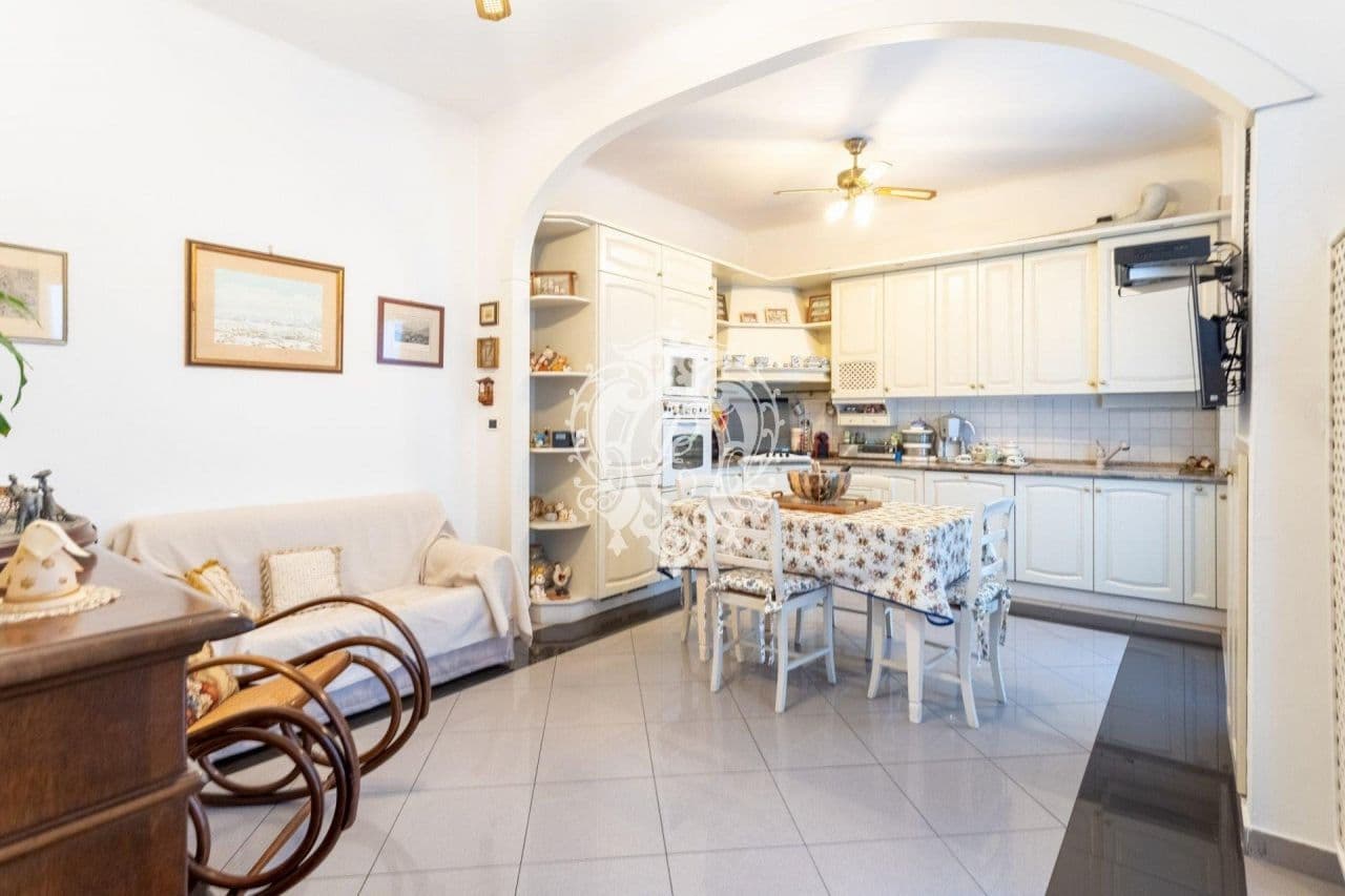 Квартира в Комо, Италия, 140 м²